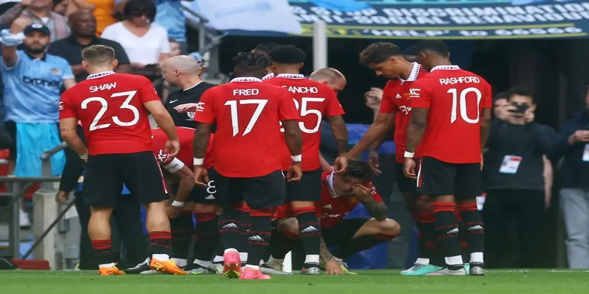 The United player suffered an uncomfortable situation during the FA Cup final match.