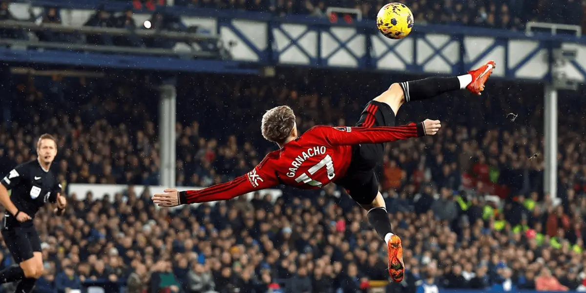 The Argentine winger's action remembered to the Manchester United legend