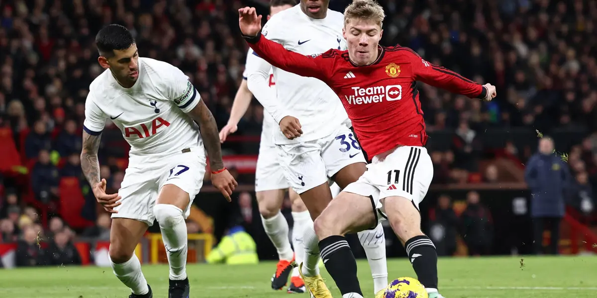 Rasmus Hojlund scored the opening goal for Manchester United against Tottenham with a great shot.