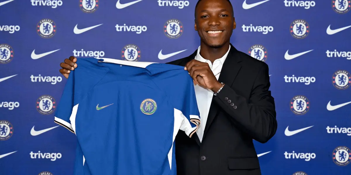 The Ecuadorian player was unveiled as a new Chelsea player 