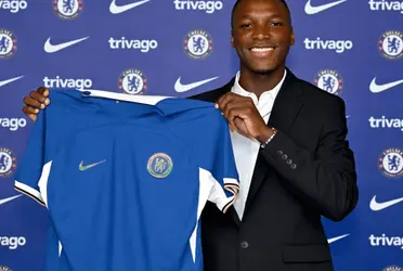 The Ecuadorian player was unveiled as a new Chelsea player 