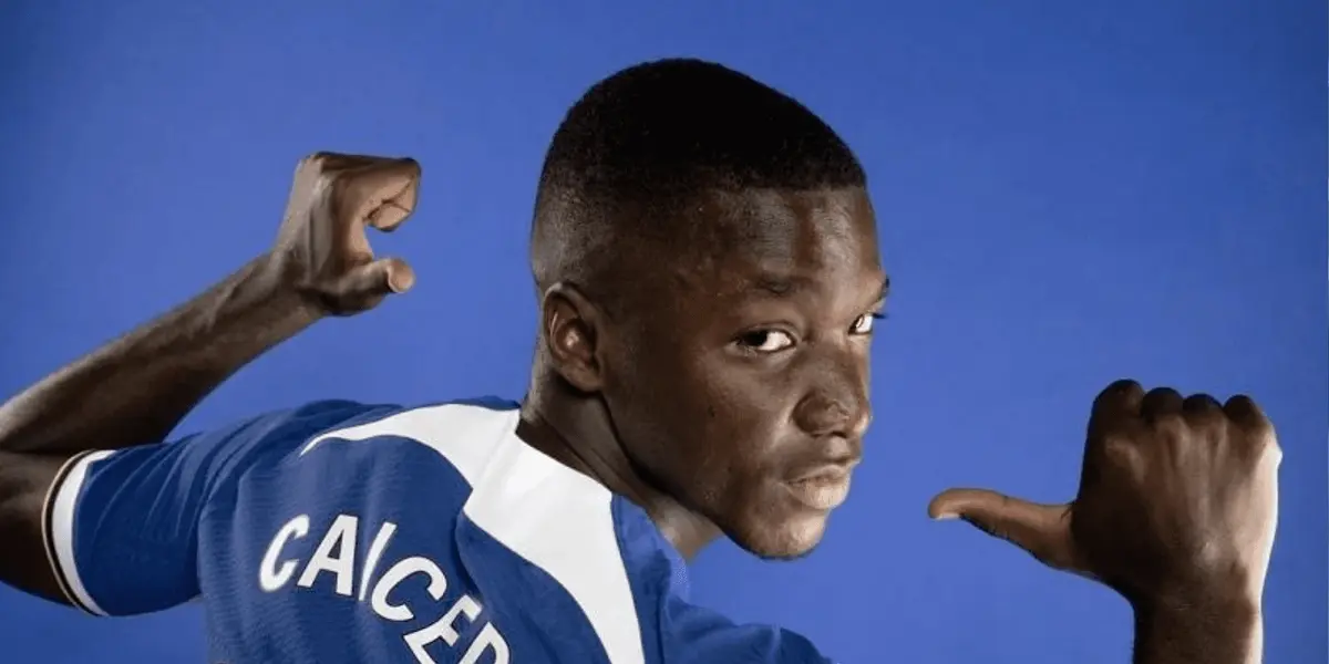 The new Chelsea player unveiled his number with the Blues 