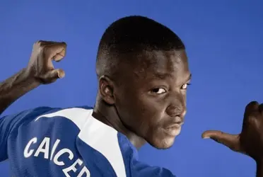 The new Chelsea player unveiled his number with the Blues 